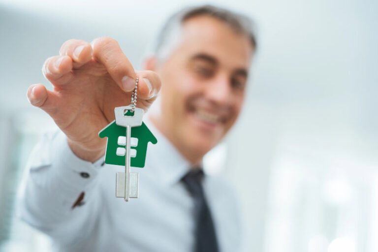 Umschulung Immobilienkaufmann: IHK-Weg für Quereinsteiger