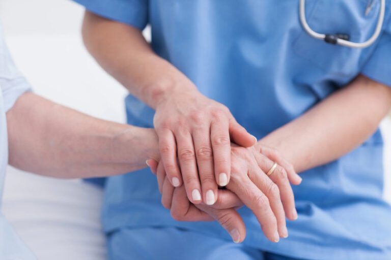 Umschulung Krankenpfleger: Quereinstieg zur Pflegefachkraft