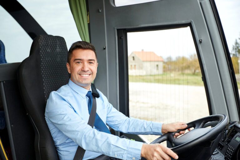 Busfahrer werden: Umschulung, Dauer und Förderung